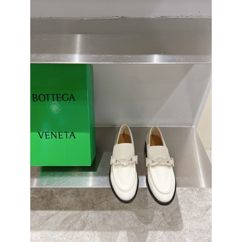 bo*te*ga Ve*ne*ta leather shoes